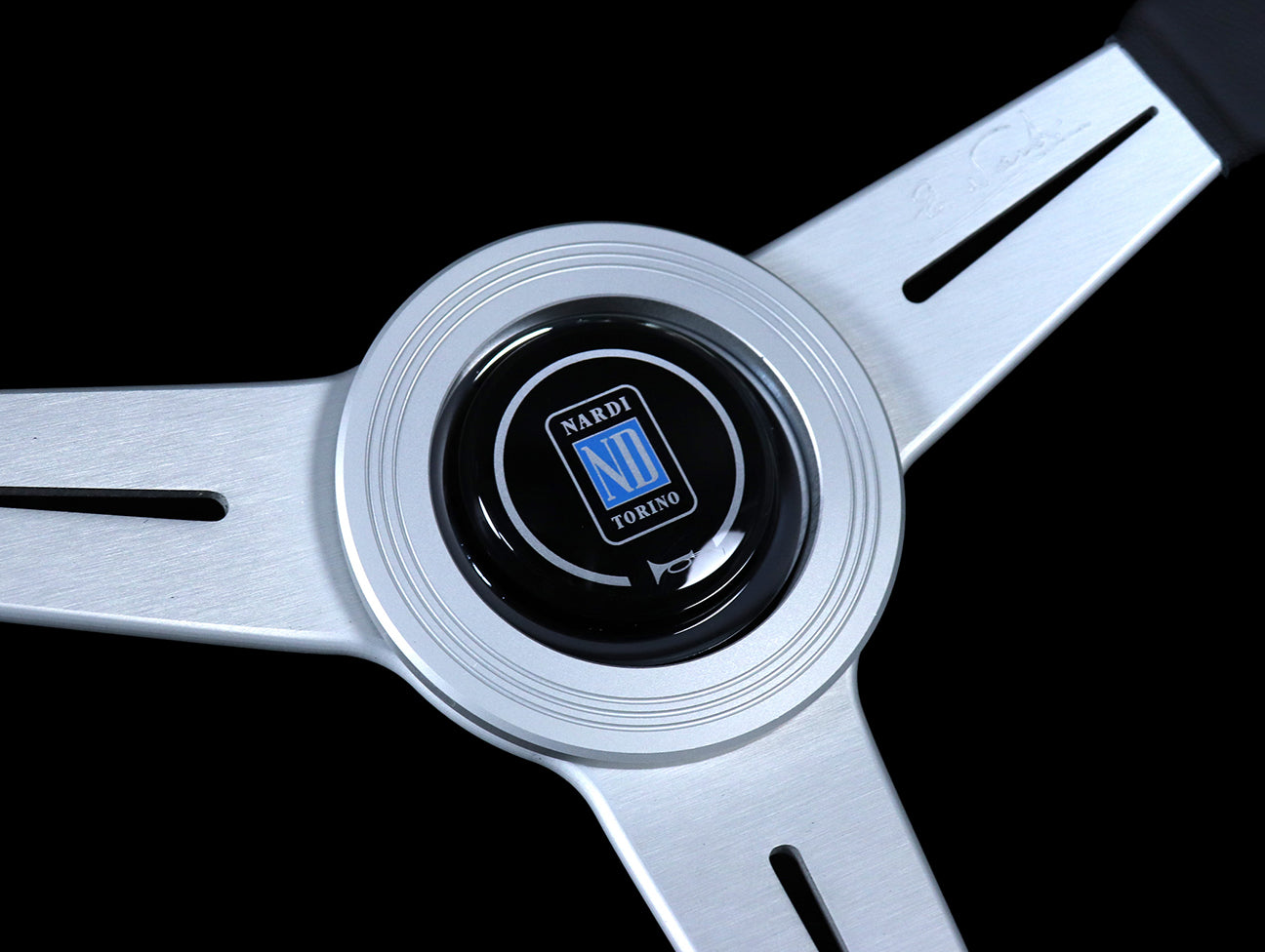 Nardi Classic 340mm Steering Wheel - Black Leather / Silver Spokes / Grey Stitch - Image 3