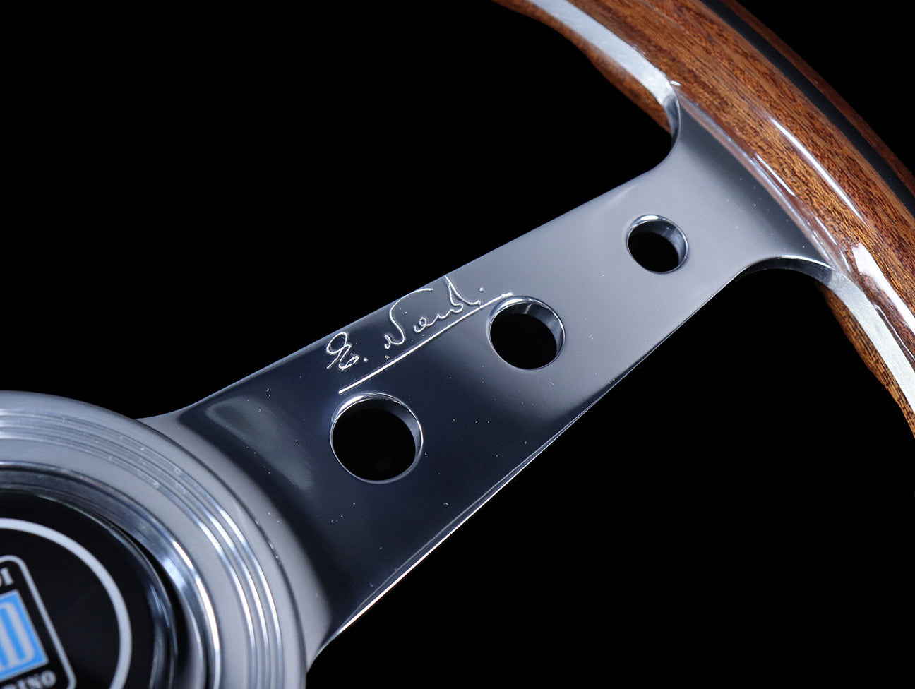 Nardi Classic Wood 360mm Steering Wheel w/Polished Round Hole Spokes - Image 3